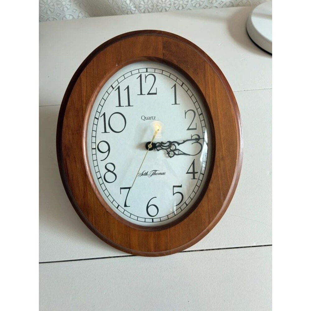Vintage Seth Thomas Pamela oval wood quartz wall clock MCM Cottagecore